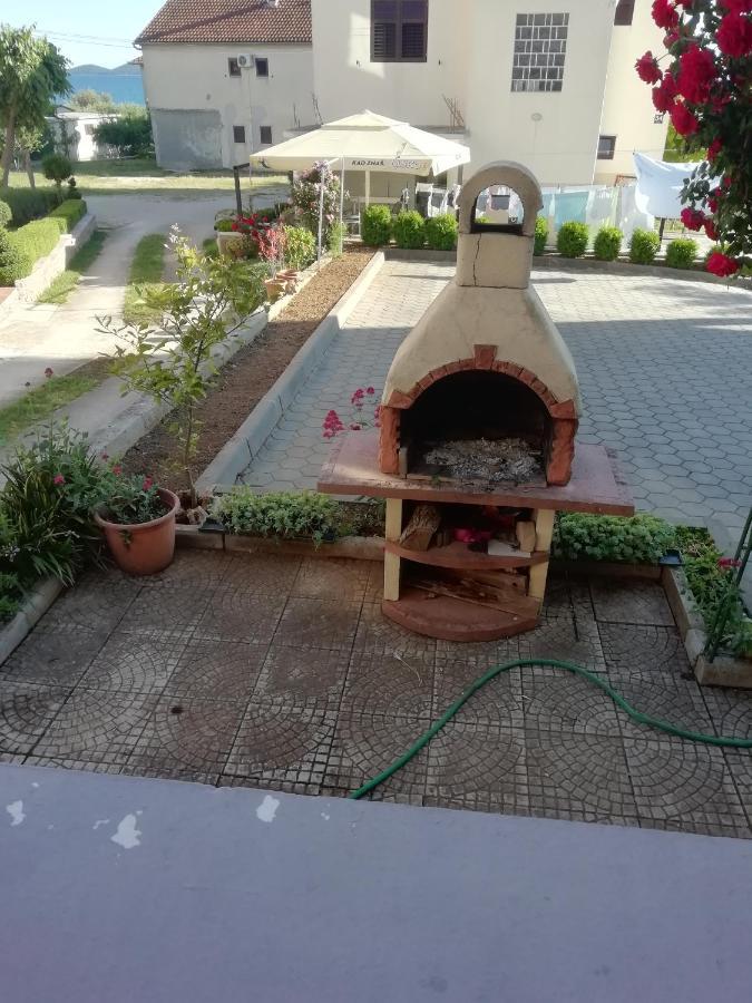 Apartmani Kod Rade Pakoštane Exterior foto